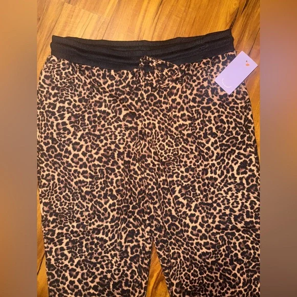 Leopard Print Pajama Pants - Picture 3 of 5